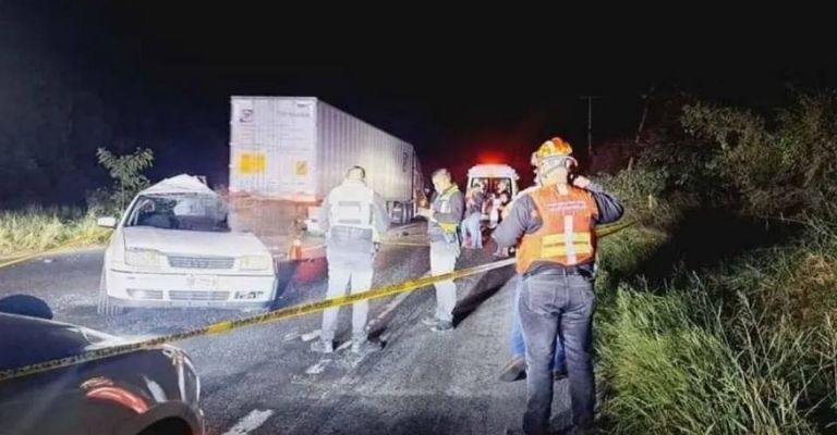 Al lugar del accidente acudieron personal de la Guardia Nacional y paramédicos de la Cruz Roja.