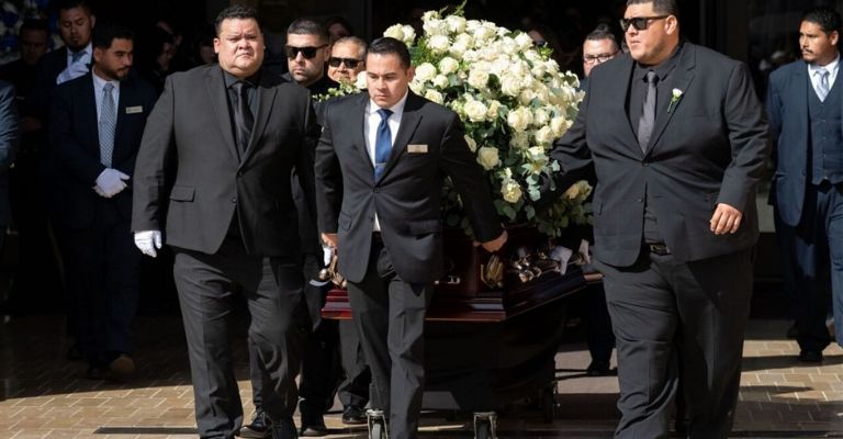 Los hijos del 'Toro' encabezan el cortejo fúnebre