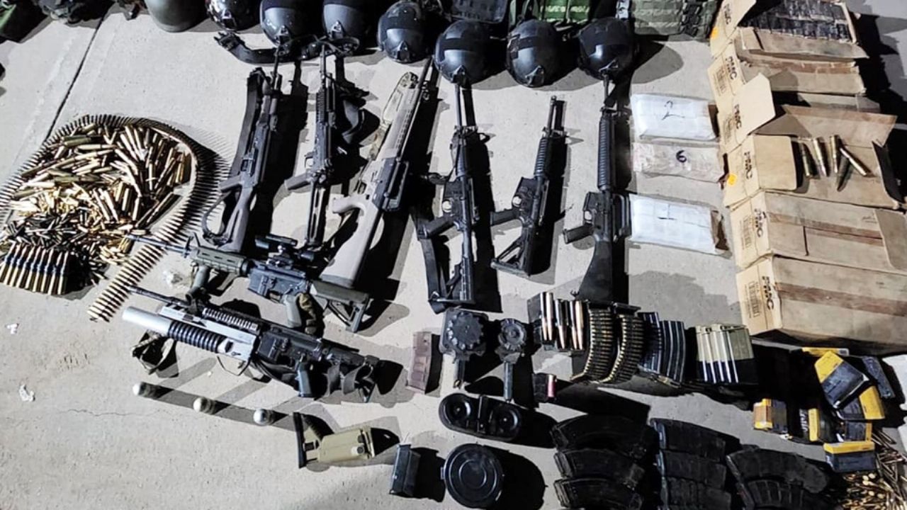 Golpe al crimen en Sinaloa: Aseguran armas y equipo táctico en zona rural de Culiacán