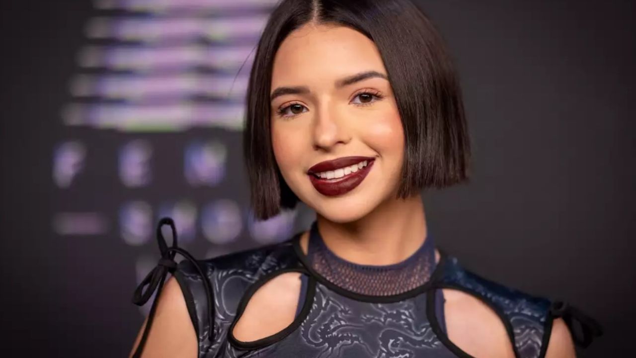 Ángela Aguilar recibe el premio a La Mujer del Año