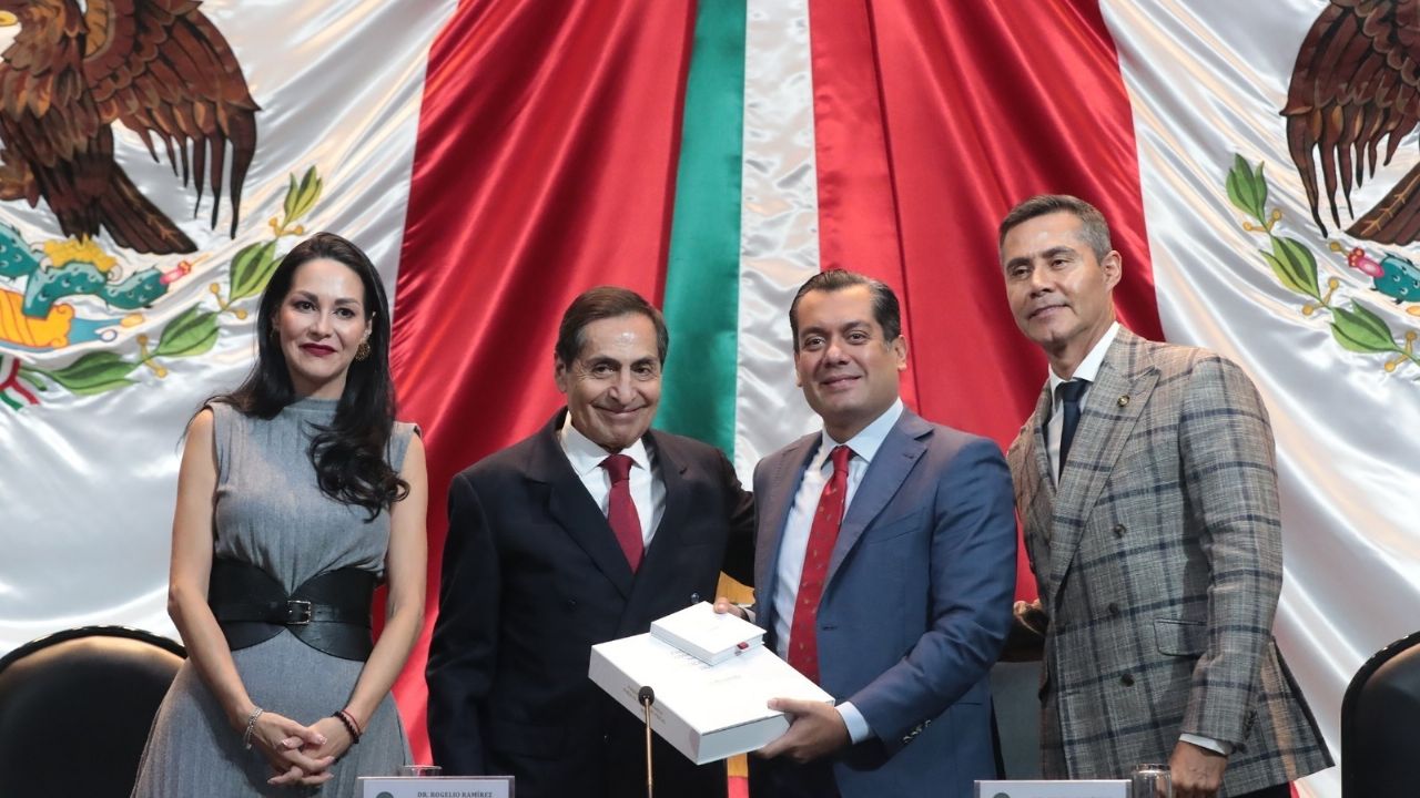 Secretario de Hacienda entrega Paquete Económico 2025 a Cámara de Diputados: “Marca el inicio de un nuevo gobierno”