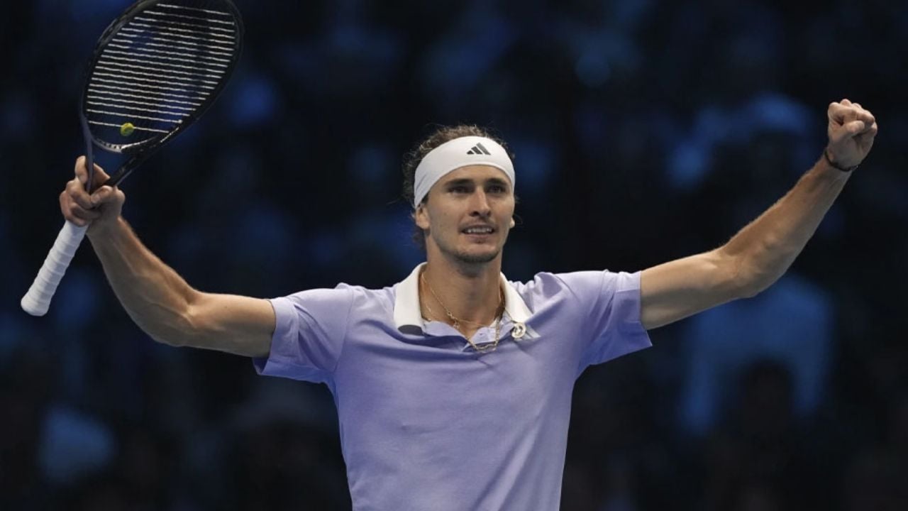 Zverev avanza a semifinales de las ATP Finals y Alcaraz está en el limbo