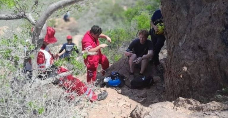Tyler Josias fue rescatado por paramédicos y bomberos voluntarios.