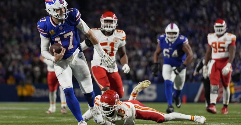 Allen se escapa para un touchdown