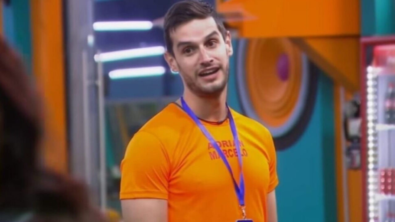 Adrián Marcelo llegaría a Telemundo: Lo confirmarían para ‘La Casa de los Famosos All Star’