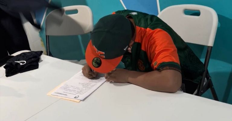 El cajemense firma con los Leones