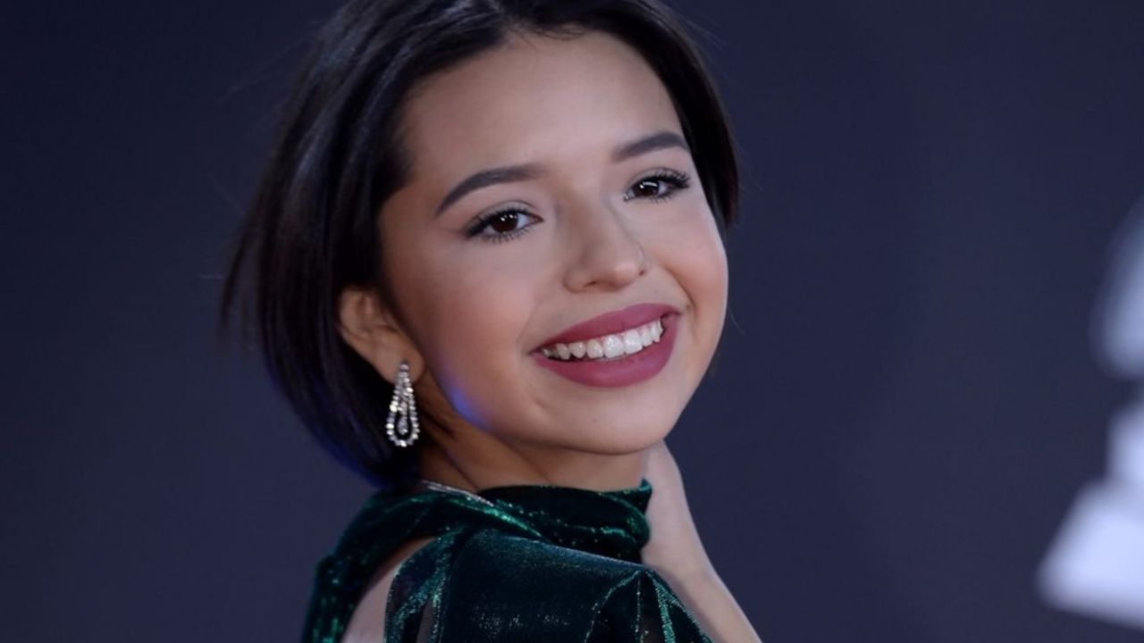 Fanática se vuelve viral por defender a Ángela Aguilar: “Solo es una niña, déjenla”