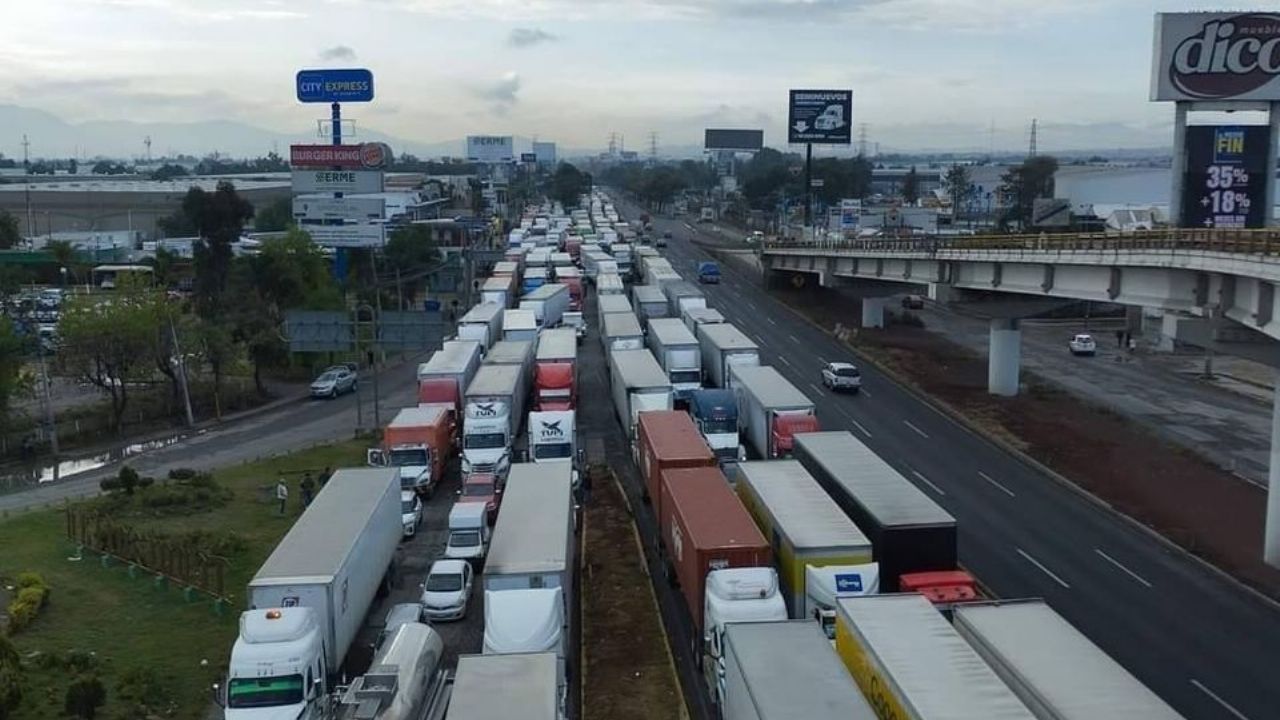Caos en la autopista México-Querétaro: Tras 14 horas de bloqueo liberan la circulación