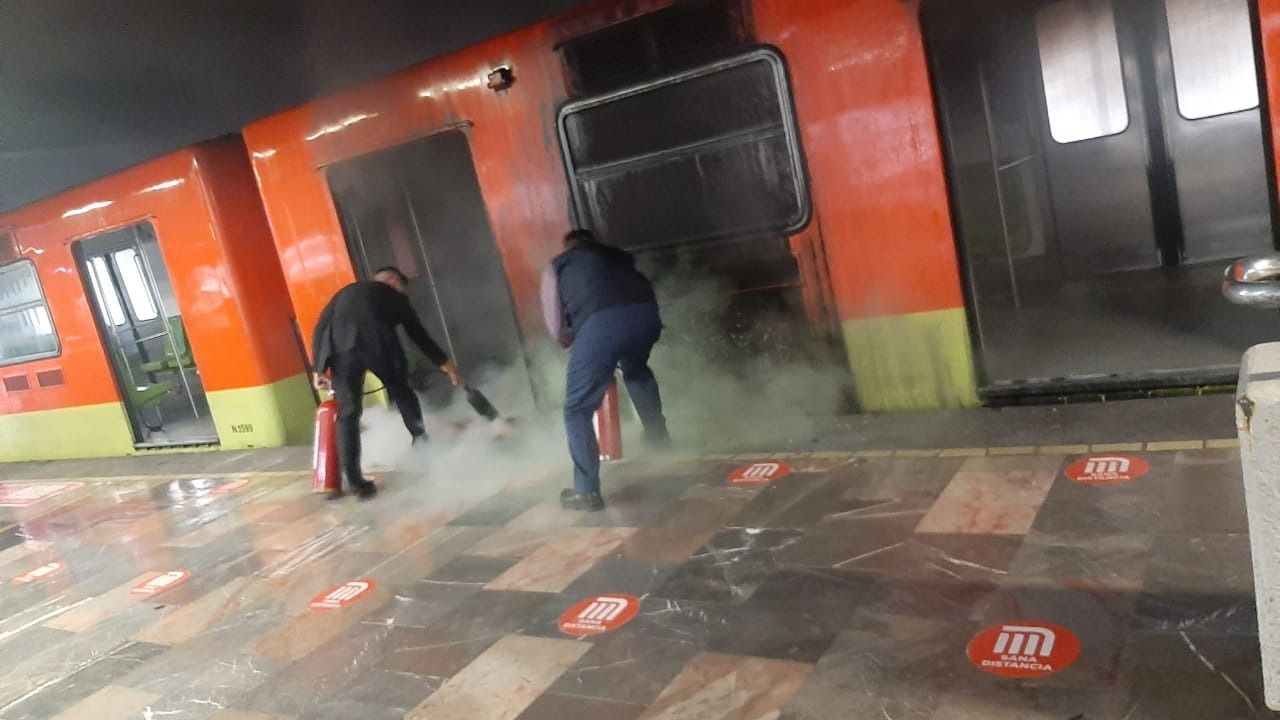 VIDEO: Usuarios captan flamazo en el Metro en pleno viaje; critican estado de las unidades