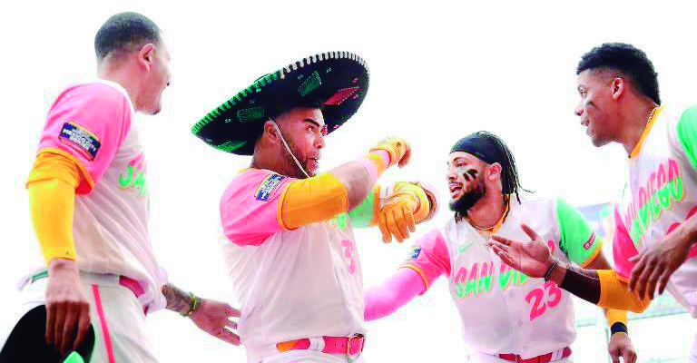 Padres jugó en México