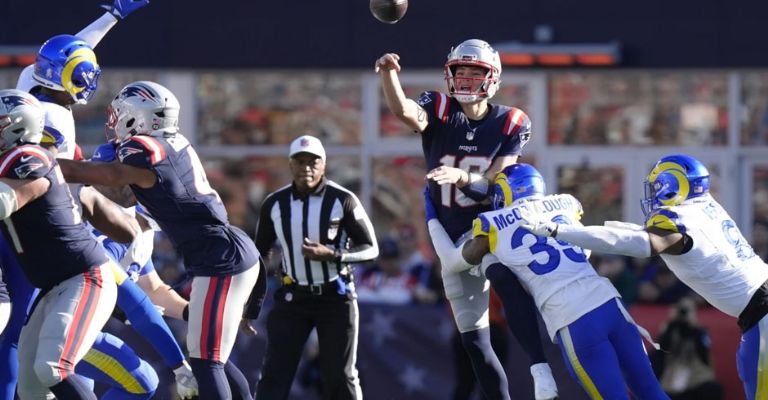 Drake tuvo un gran juego ante los Rams