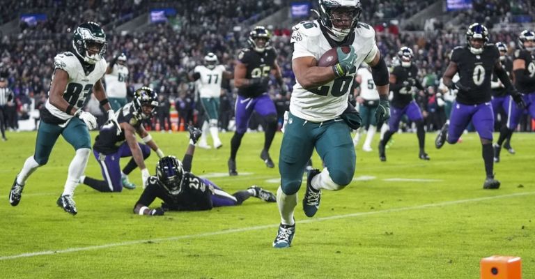 Barkley se escapa hasta la zona de anotación