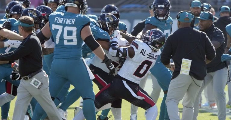 Los jugadores de Jaguars defendieron a su mariscal de campo