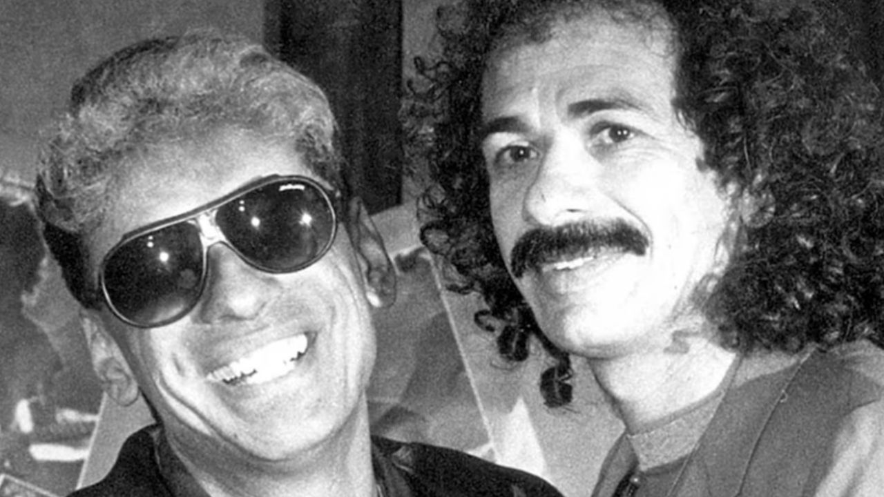 Carlos Santana envía arreglo floral a funeral de Javier Bátiz con EMOTIVO mensaje