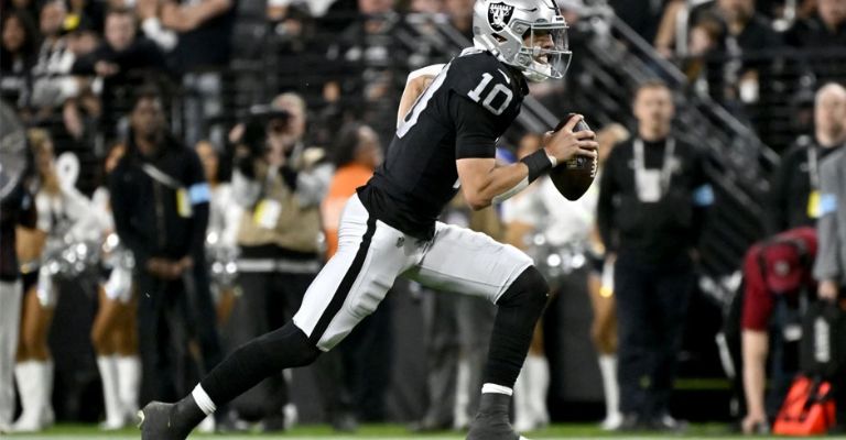 Los Raiders no cuentan con un quarterback de respeto