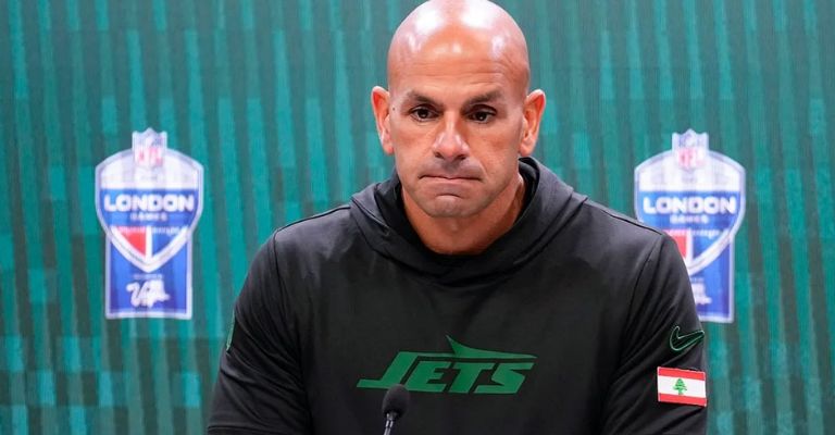 Saleh fue despedido tras un mal inicio de campaña