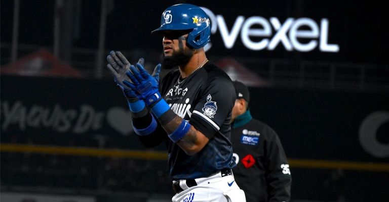 Córdoba festeja después de embasarse