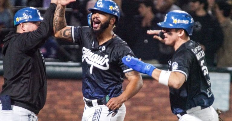 Bradley y Mendoza celebran sus anotaciones