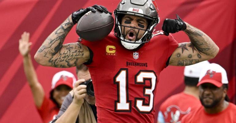 Mike Evans se unió a un muy selecto club