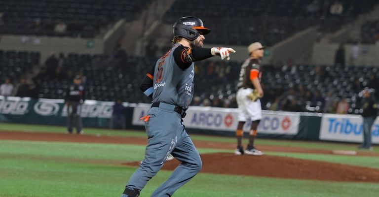 González brilla en victoria Naranja