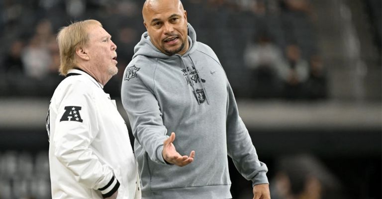 Pierce se une a la lista de entrenadores con Mark Davis