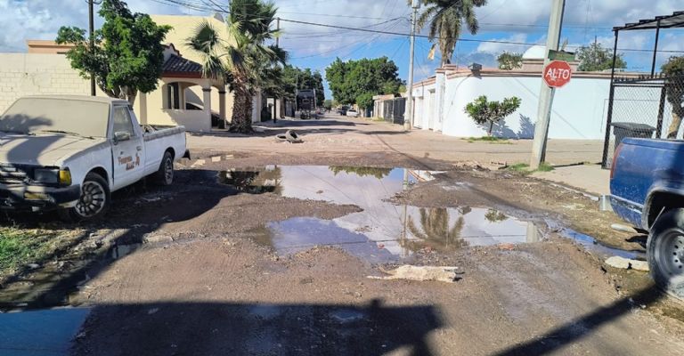 Vecinos de la colonia Villa Fontana se manifiestan por presencia de aguas negras