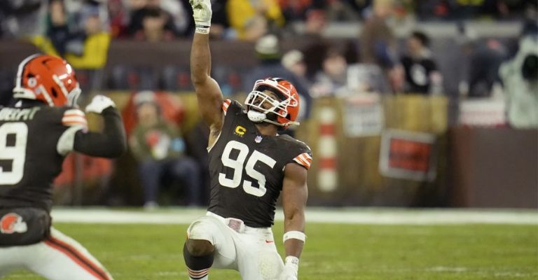 Garrett sigue causando temor a los mariscales de campo