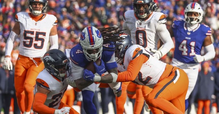 Cook superó las 100 yardas en este encuentro