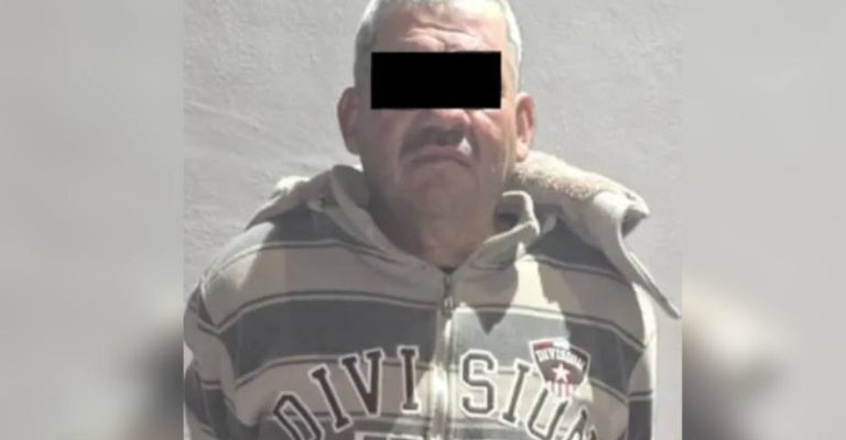 Amenazó a su familia con un arma de fuego.