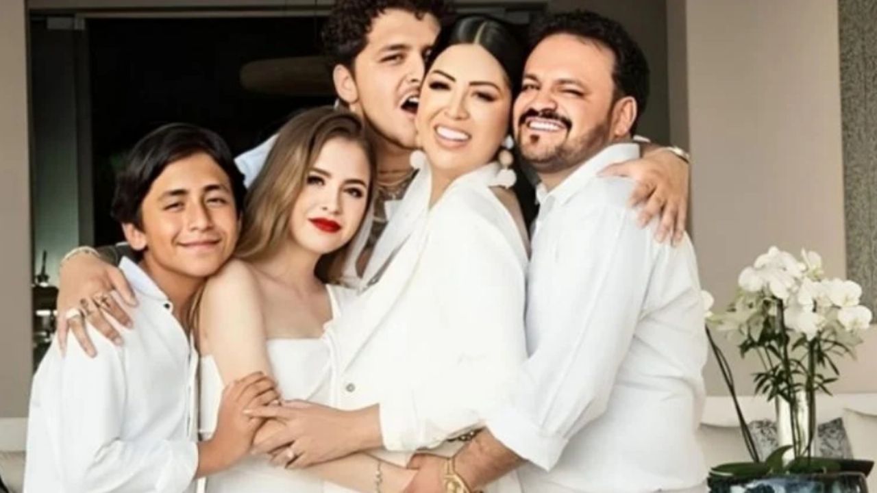 Christian Nodal y su familia rechazarían a su hermana trans