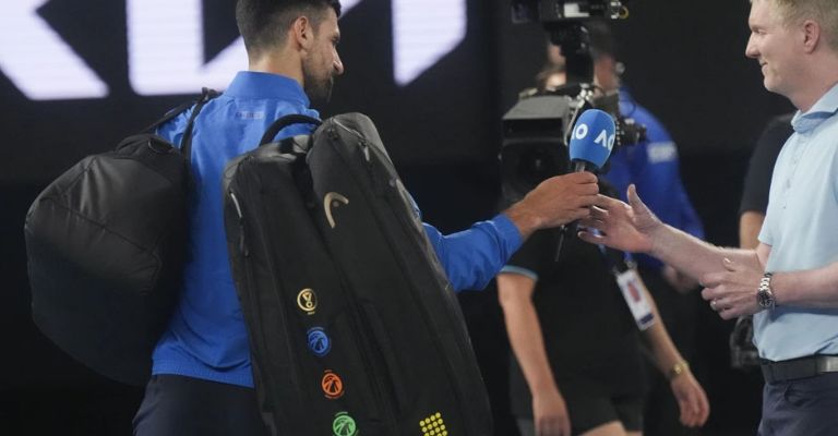 Djokovic también vivió un mal momento con los entrevistadores