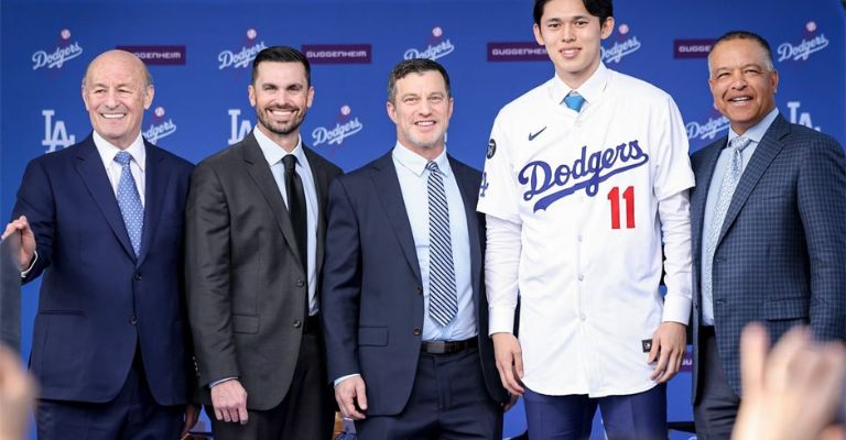 Los Dodgers lo presentaron oficialmente