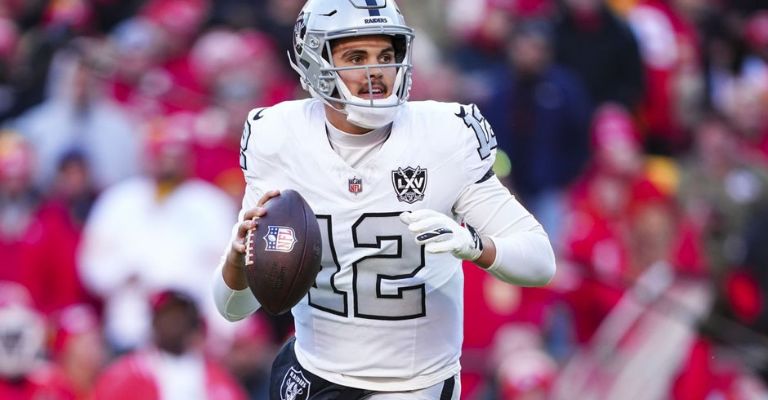 O'Connell es el mariscal de campo de los Raiders