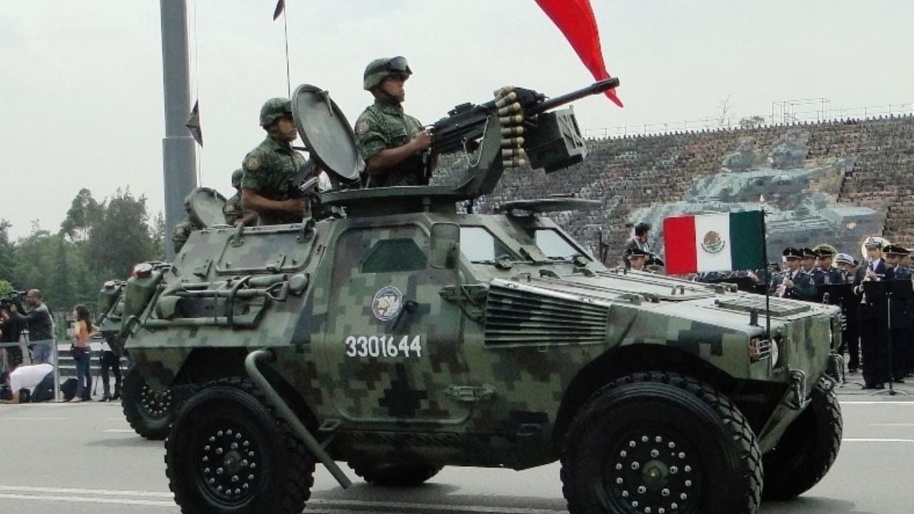 Volcadura de tanqueta del Ejército Mexicano sorprende en Hermosillo; esto se sabe
