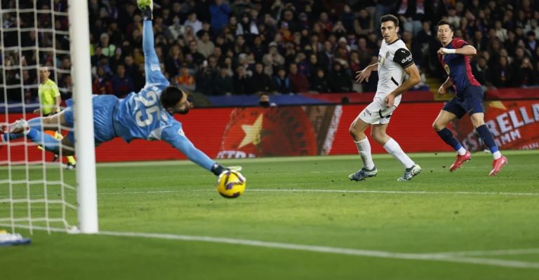 El polaco también se hizo presente en la goleada
