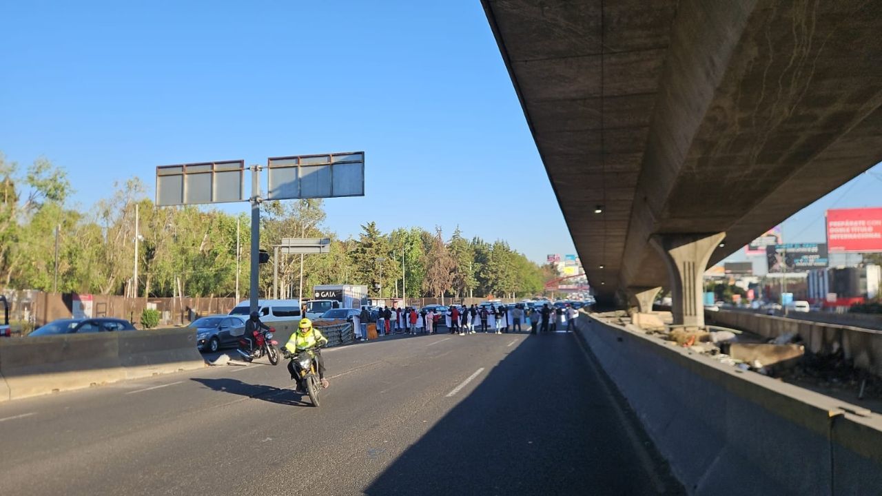 Bloqueo en Periférico Norte: Manifestantes colapsan la vialidad en el Parque Naucalli