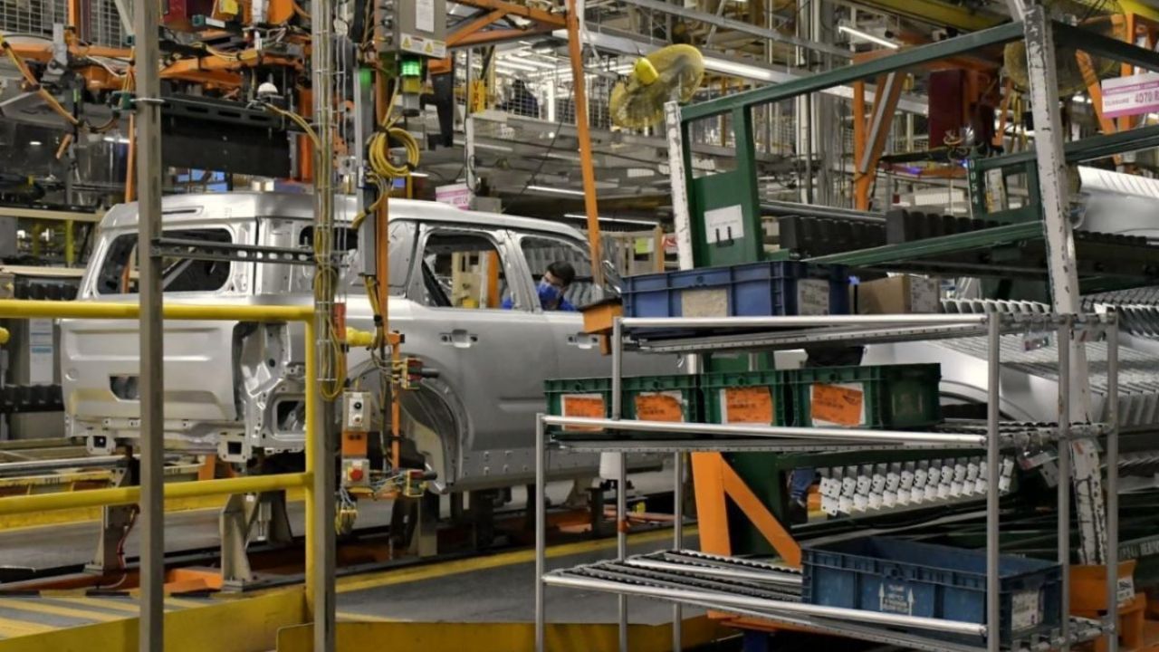 Javier Lamarque buscará que se instale en Cajeme planta de producción de autos eléctricos