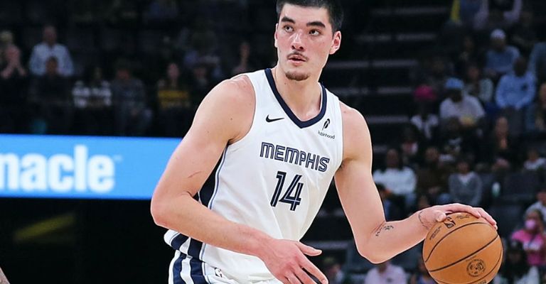 Zach Edey es otro Grizzlie en la contienda