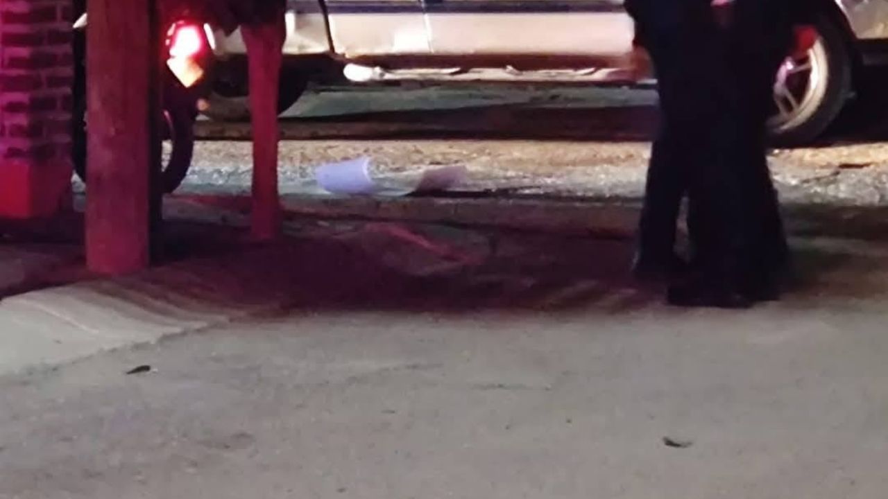 Pánico en Hermosillo: Sicarios asesinan a motociclista y le colocan ‘narcomensaje’