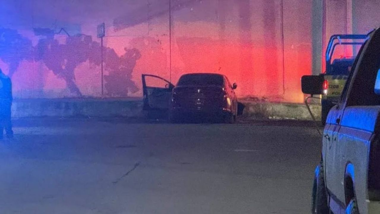 Atacan a balazos a hombre en las calles de Monterrey; se estampó y murió en el hospital