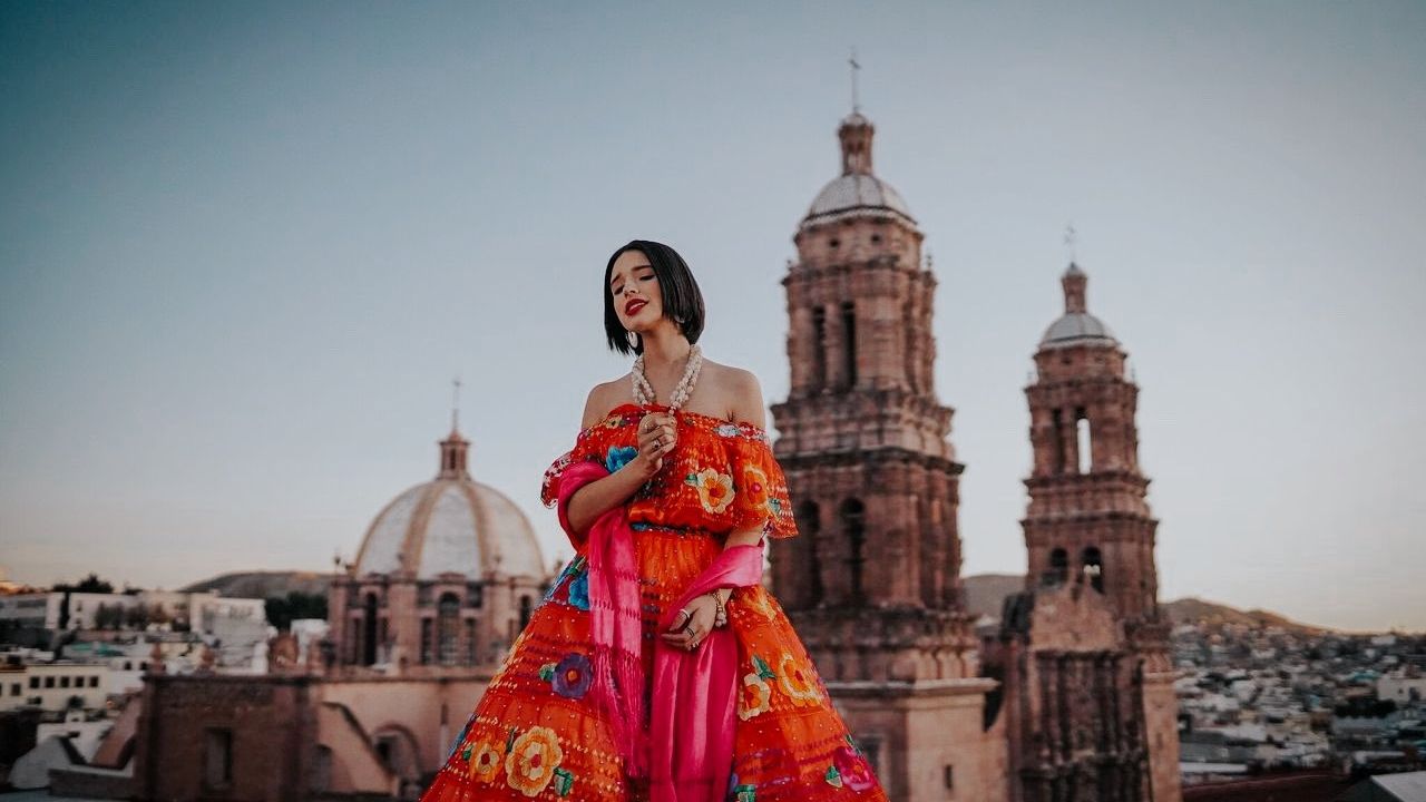 Ángela Aguilar alza la voz para respaldar a migrantes de los EU: “Todos tenemos derechos”