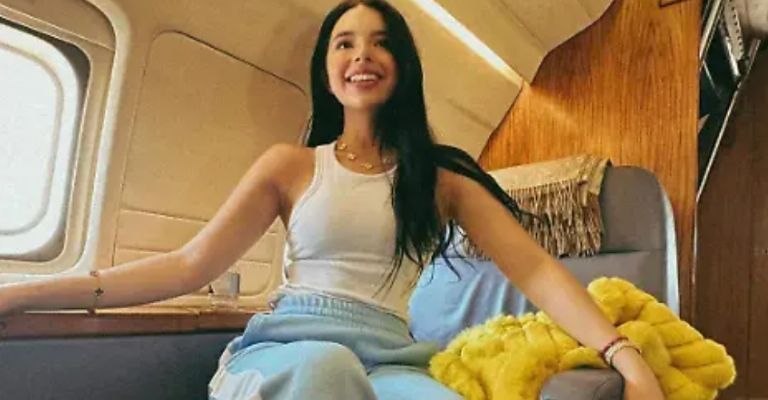 Ángela Aguilar abandona entrevista a medio hacer y se desata pelea