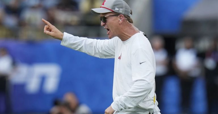 Peyton muestra su disgusto ante una jugada 