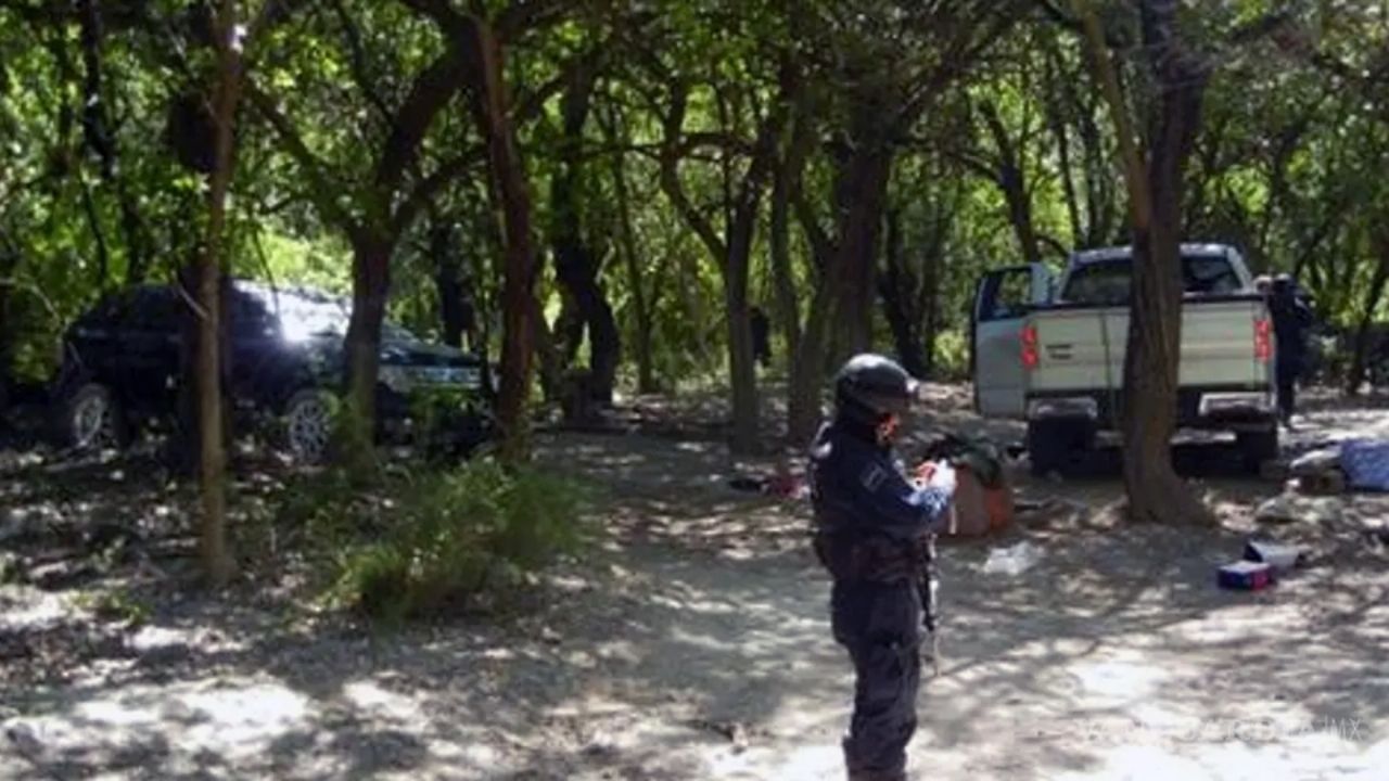 Descubren campamento de grupo criminal en Sinaloa; hallan explosivos, droga y armamento