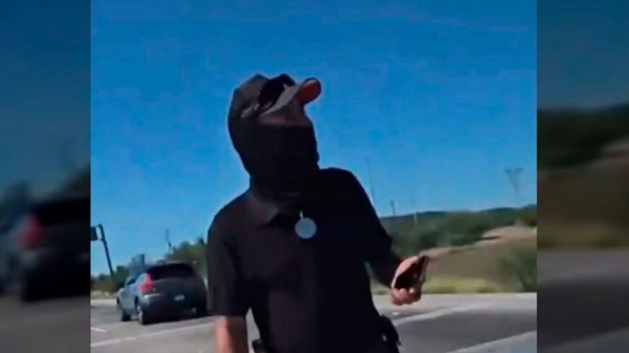 VIDEO: Continúan retenes ilegales en carreteras de Sonora; mujer enfrenta a encapuchados