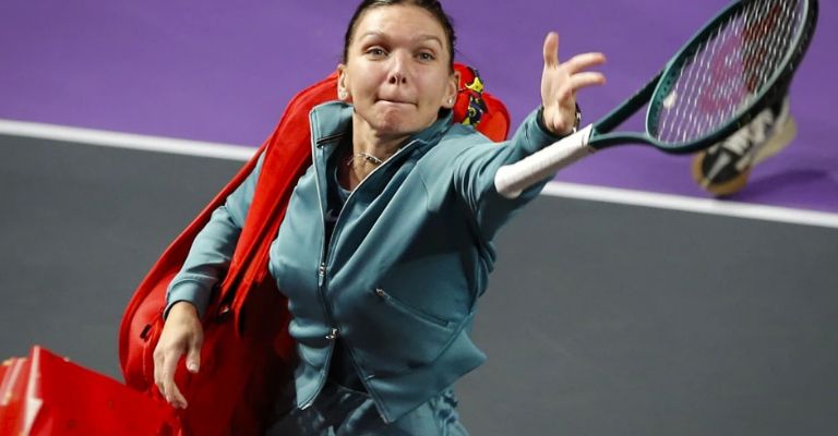 Simona regala su raqueta tras despedirse