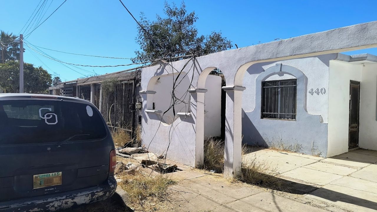 Ciudad Obregón: Vecinos de Urbi Villas del Rey denuncian riesgo por cables de energía eléctrica expuestos