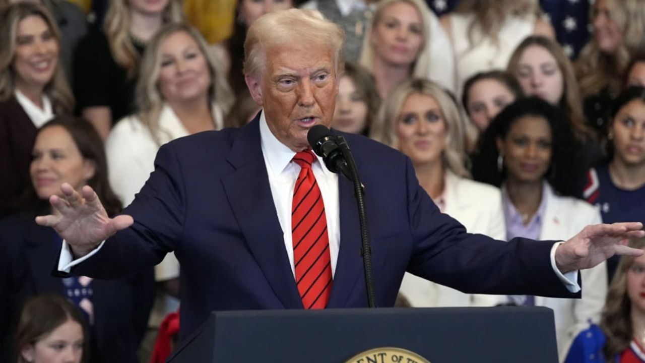 Trump firma decreto que impide a los atletas transgénero competir en deportes femeninos