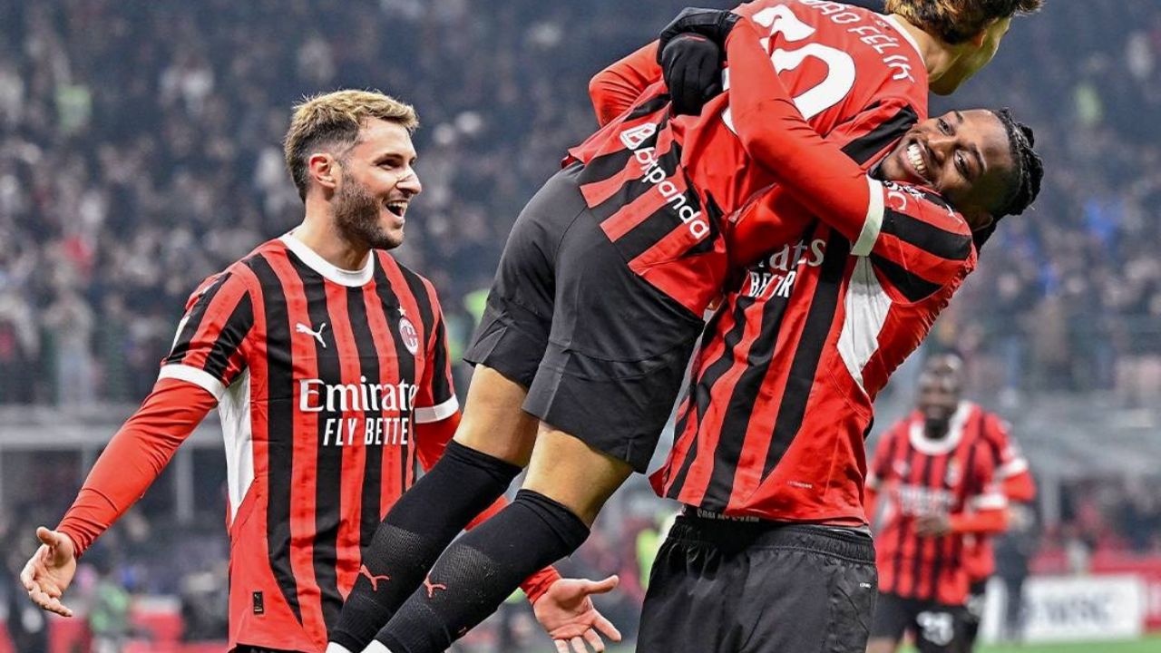 Hay competencia para Santi: Delantero del AC Milan despierta tras contratación de Giménez