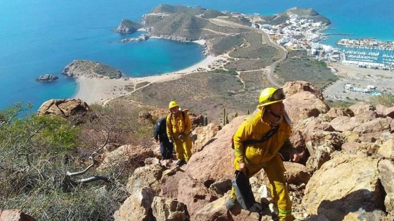 Aumentan en enero rescates de senderistas en cerros de Guaymas; piden no arriesgarse